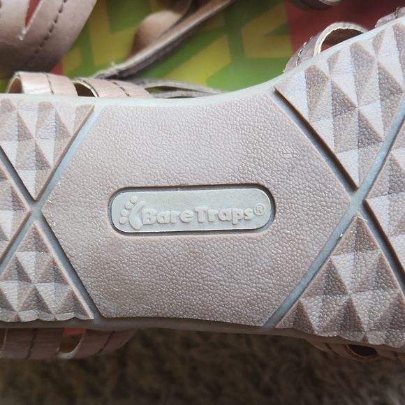 Bare Traps Roanna Sandal - Picture 4 of 11